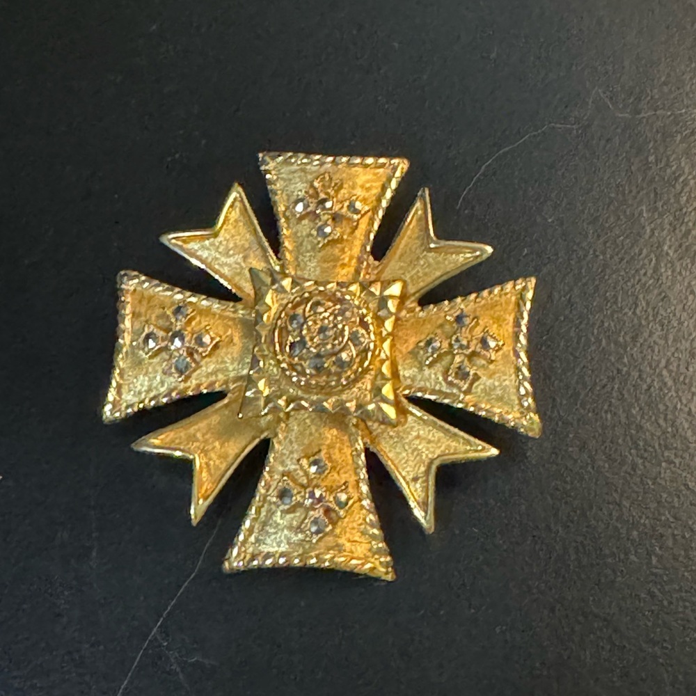 VTG Pastelli Maltese cross with marcasite